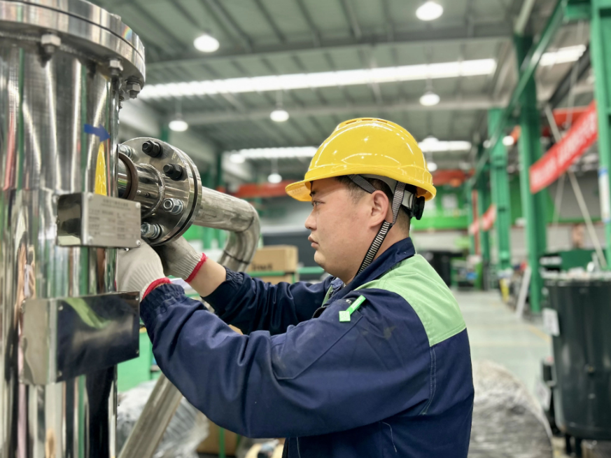 薩震節(jié)能空壓機車間工作